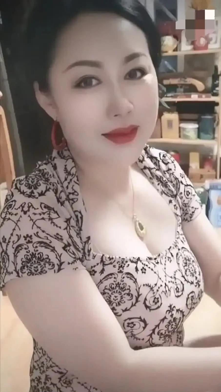公司有一笔二百多万的货款，一直要不回来，老板心急如焚，于是将收款的重任交给了怀孕