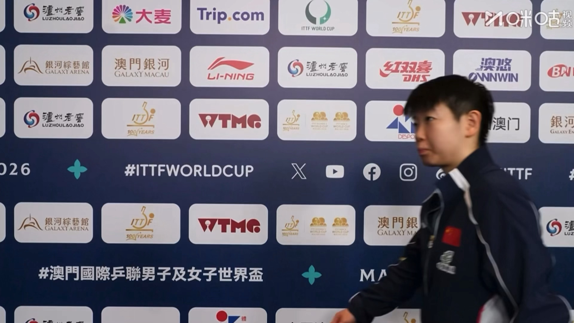 🐱：下班下班～不对我包没拿这下下班了