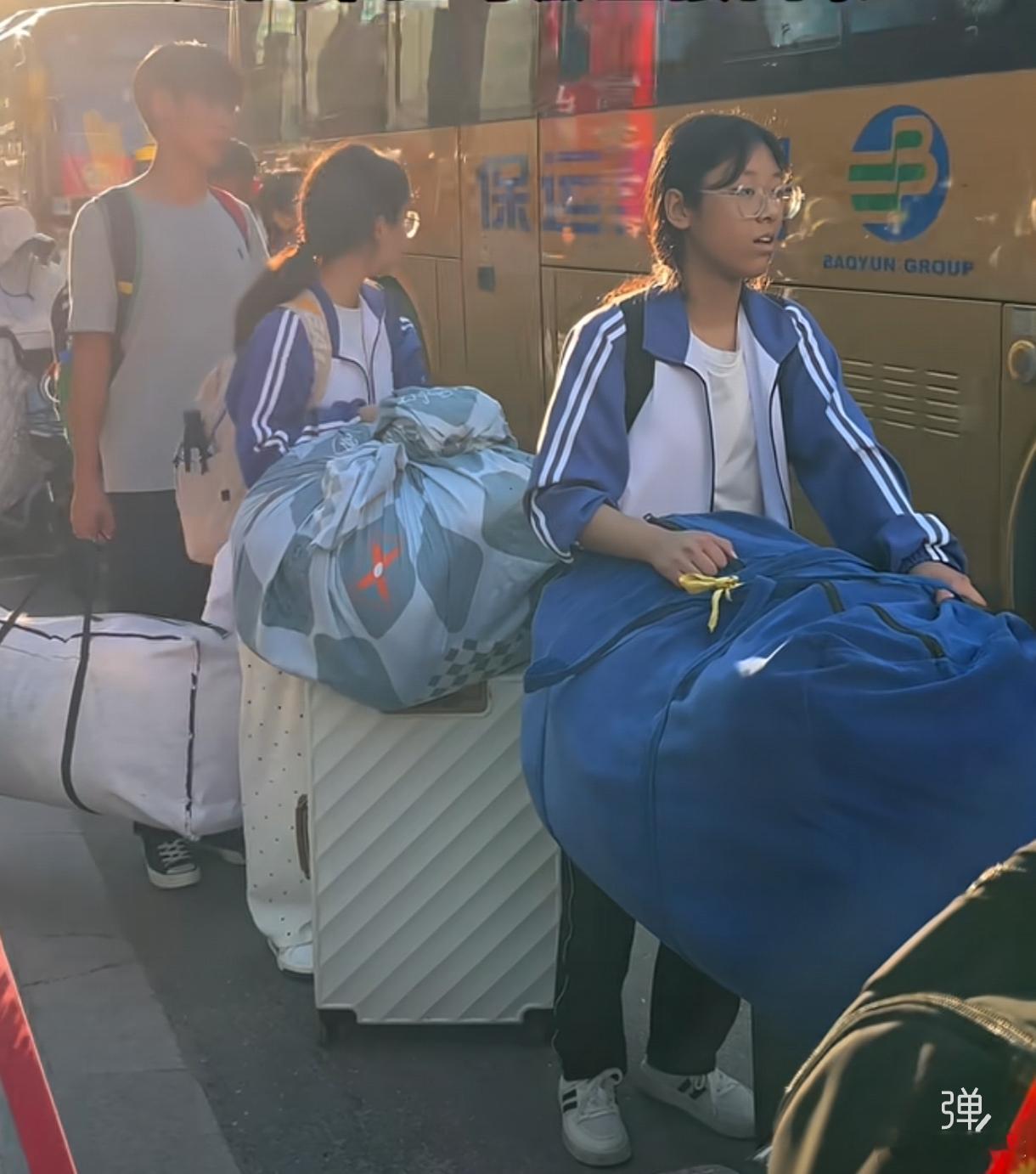 孩子们都考完了吧，不容易，能把高中三年熬出来都不容易 
