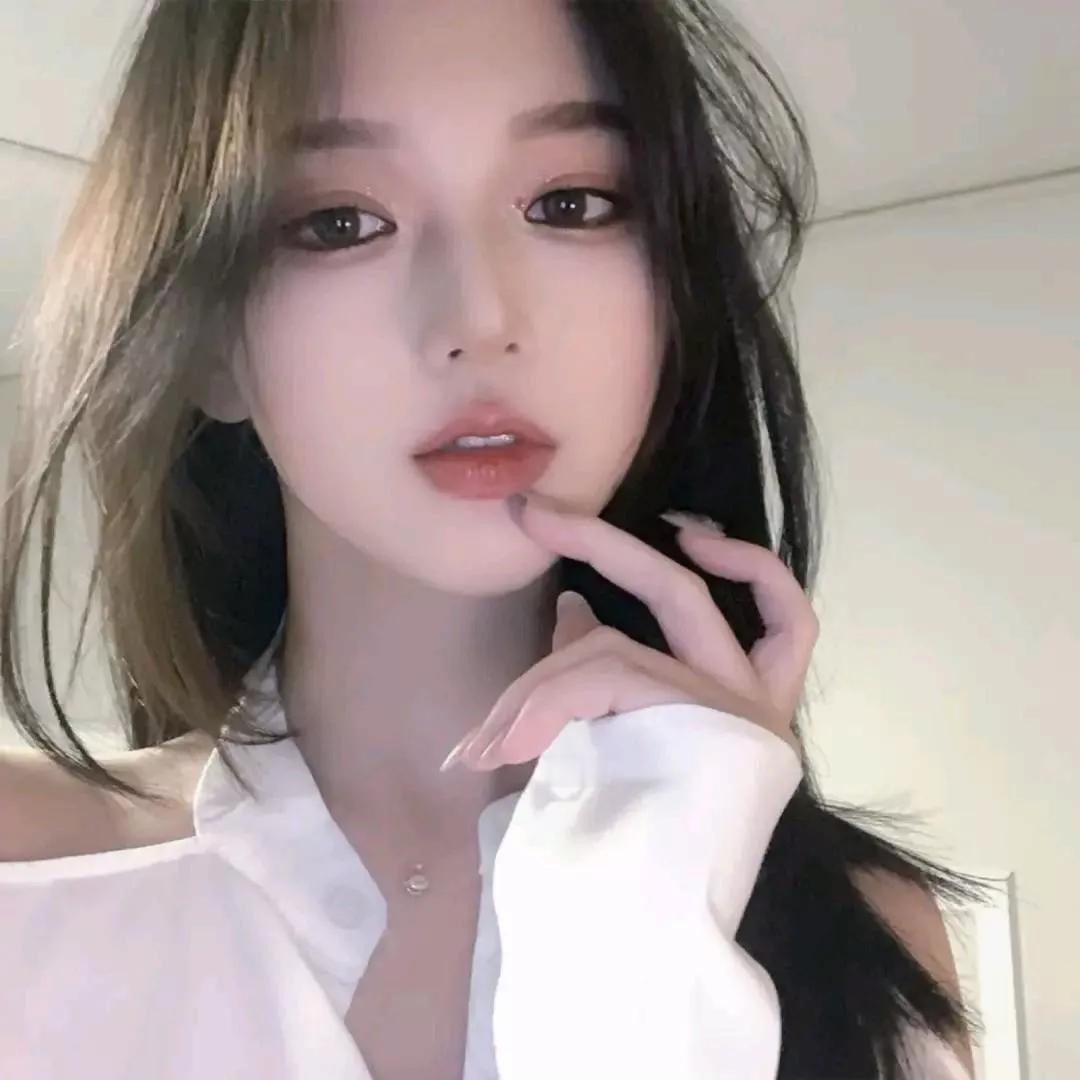 粉面含情凝眸处，玉颜如花照镜人。温婉眸光 花容如宝 玉娇颜 景人玉颜 绯颜浅笑 