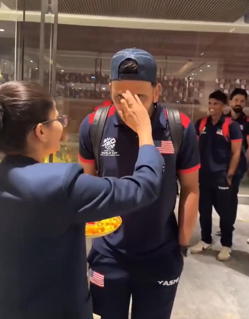 这是美国板球国家队？

如果不是衣服上的美国国旗，你会认为这是美国队吗？

这不