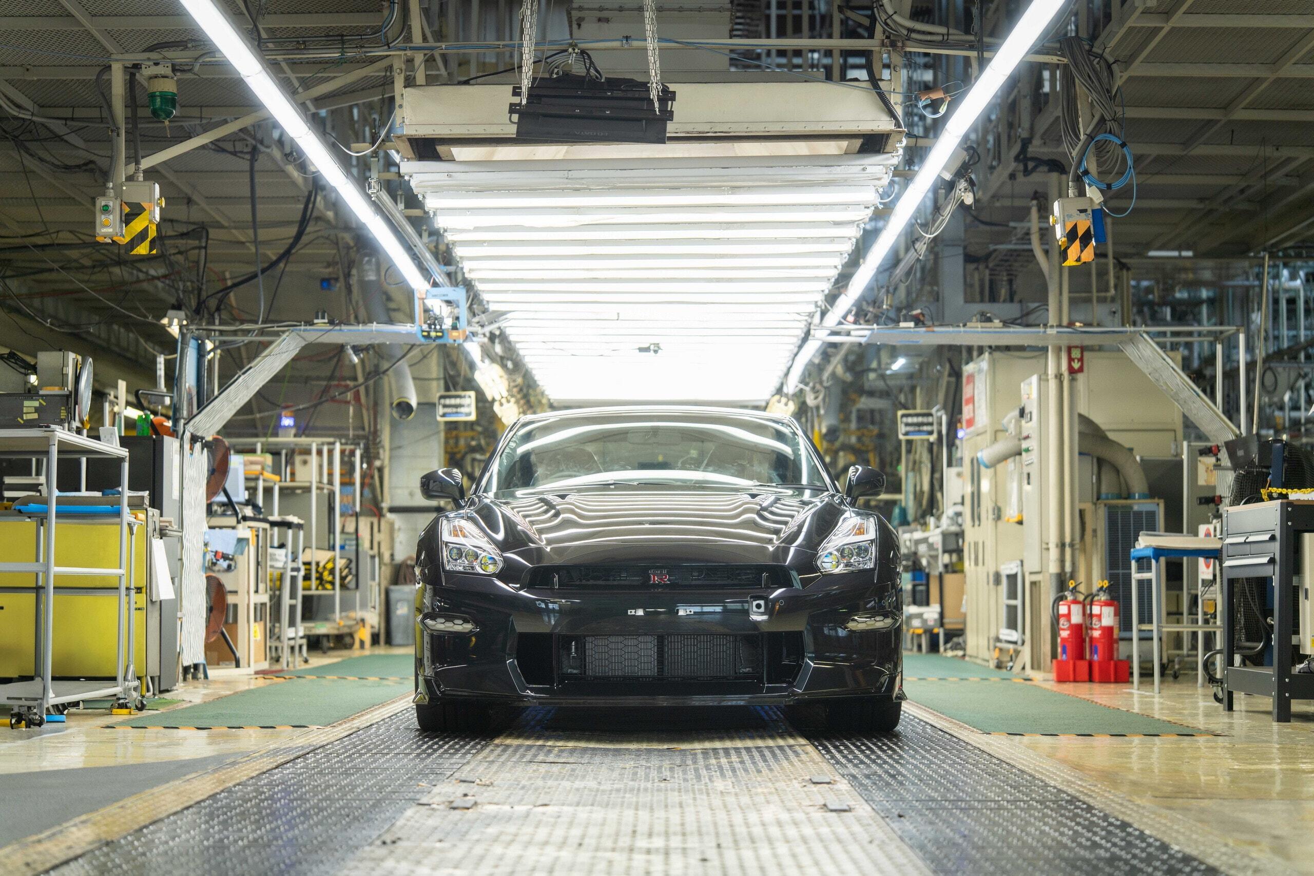 大v聊车 日产GT-R，寿终正寝！最后一台日产GT-R在日本栃木工厂驶下生产线，