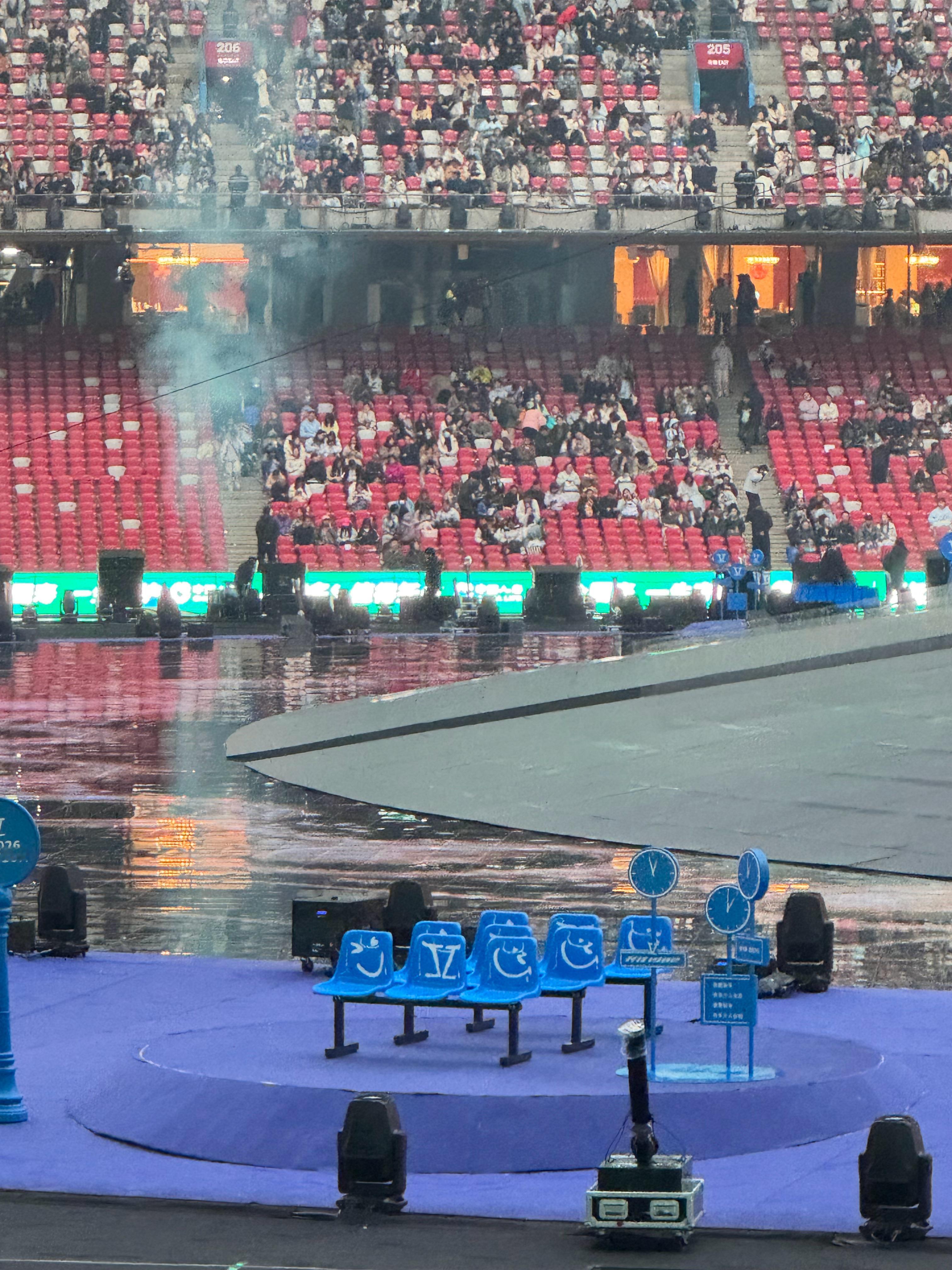 张杰鸟巢演唱会排期杰哥鸟巢演唱会排期确实满～谢谢工作室的邀请，kk又来登陆198