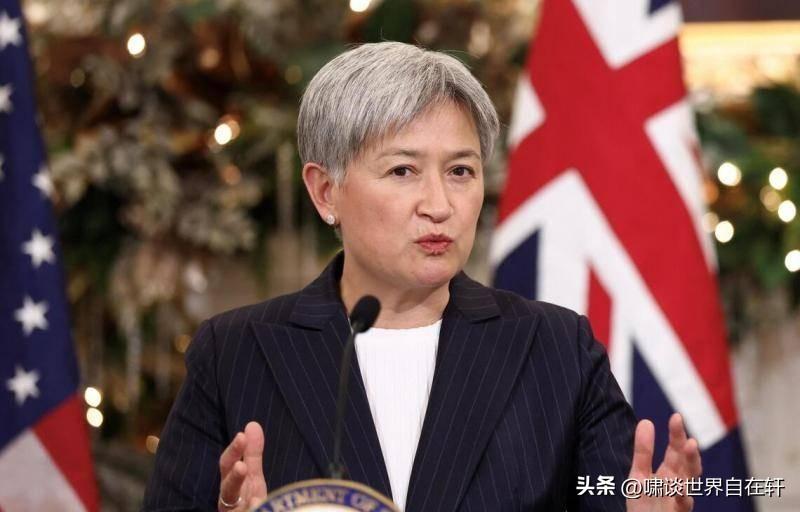 采访黄英贤！
记者：
美国在该地区有庞大军事存在，澳大利亚根据AUKUS协议采购