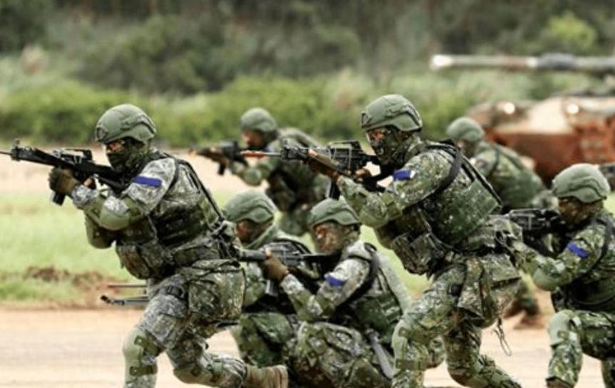 “误伤”友军！
台军实弹训练发生严重事故。

这事可真够悬的。
先后击中三户民宅