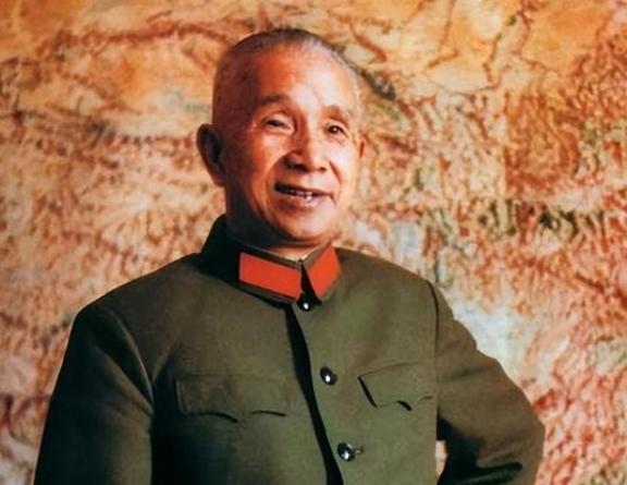 1955年，我国授衔结束后，蒋介石也很快得知了消息。当下属将十大元帅的名单，呈到