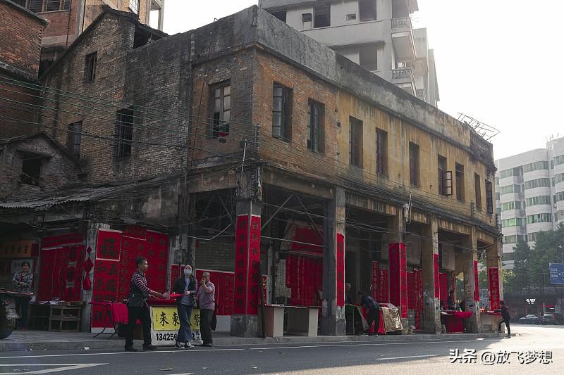 人口下降后，那么多房子卖给谁真是个让人头疼的问题。2025年末全国人口减少339