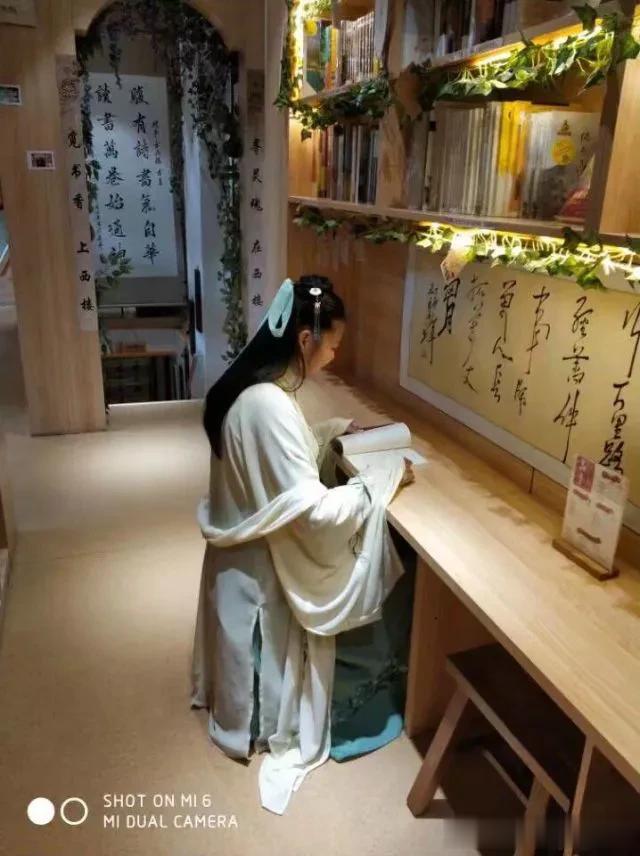 #你的伞下有过多少相依相恋的故事?#
三段刻骨铭心的恋爱
爱情，我的痛
爱过，伤