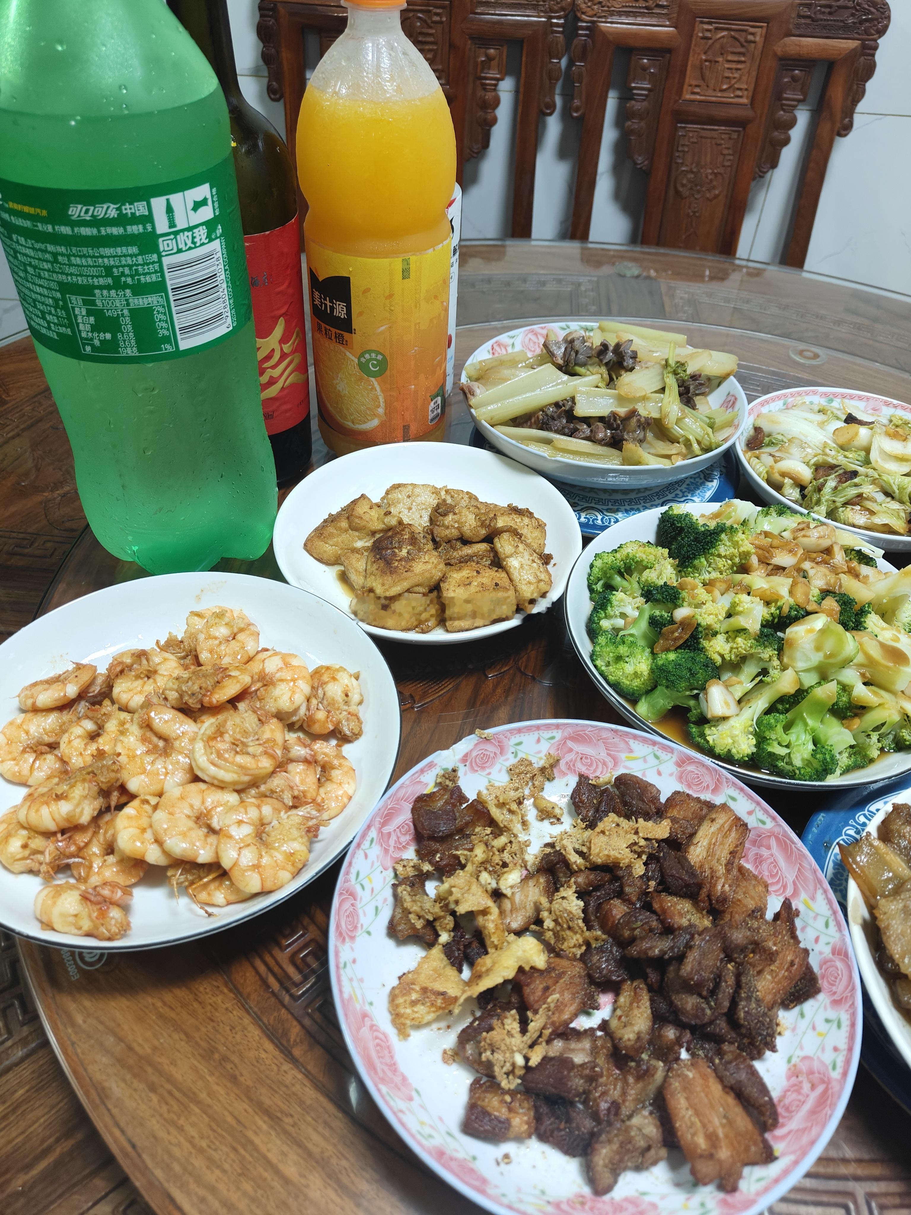 周末愉快，今晚大家都加餐了没