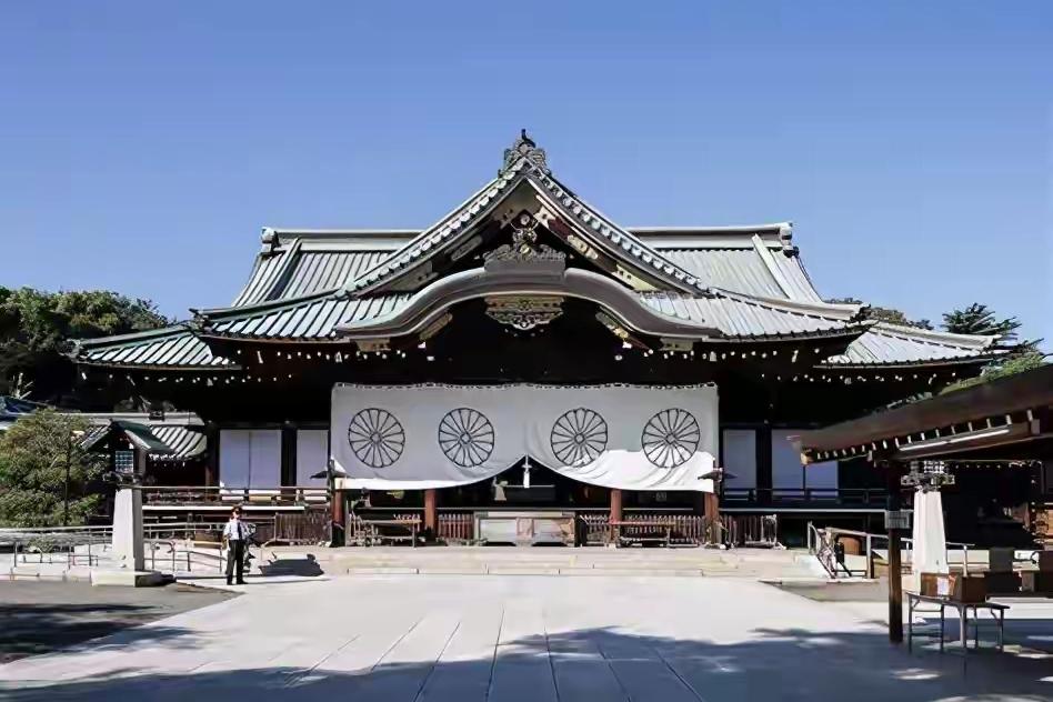 8月15日越来越近，日本政坛又开始了一年一度的“猜谜游戏”：首相高市早苗到底去不