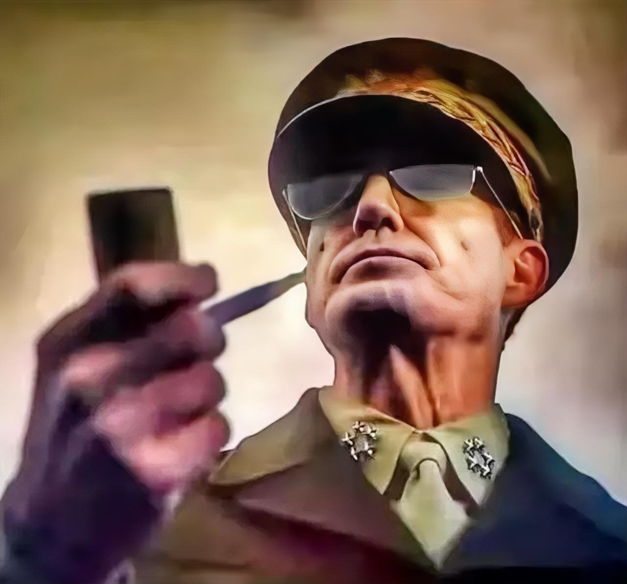 1962年，年过八旬的麦克阿瑟突然听到了一个让人震惊的消息：印度跟中国开战了，得