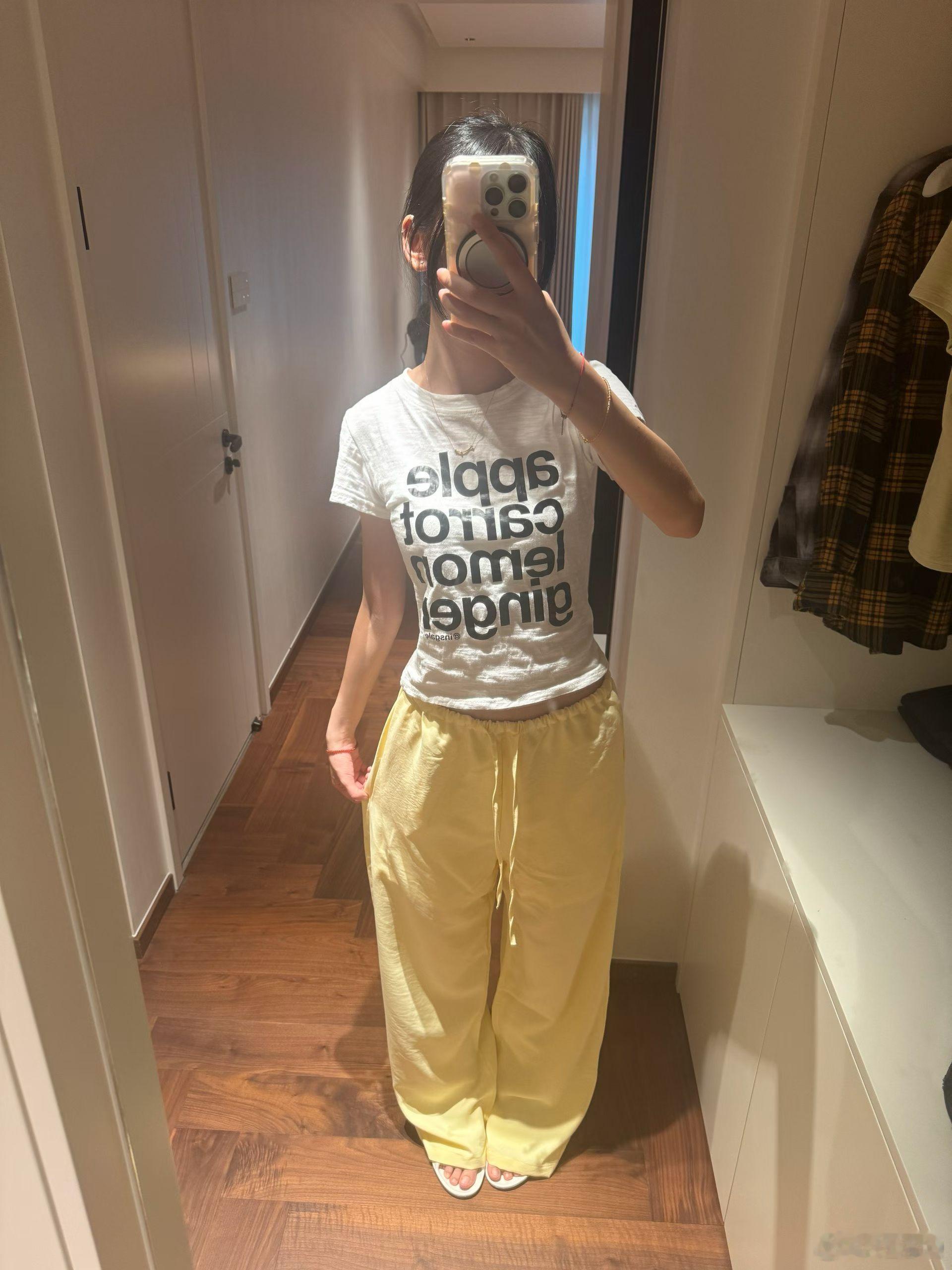 此裤请务必入！！！太舒服了 而且颜色都很夏我上身图不美 用一下美女返图！最爱浅绿