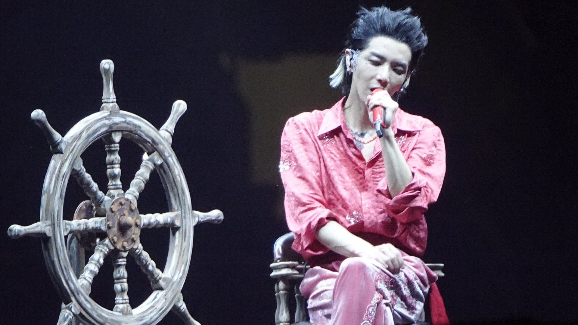 #华晨宇改编能力#仅仅有才华还不足以让你闪闪发光，才华努力兼备可以让光芒万丈，华