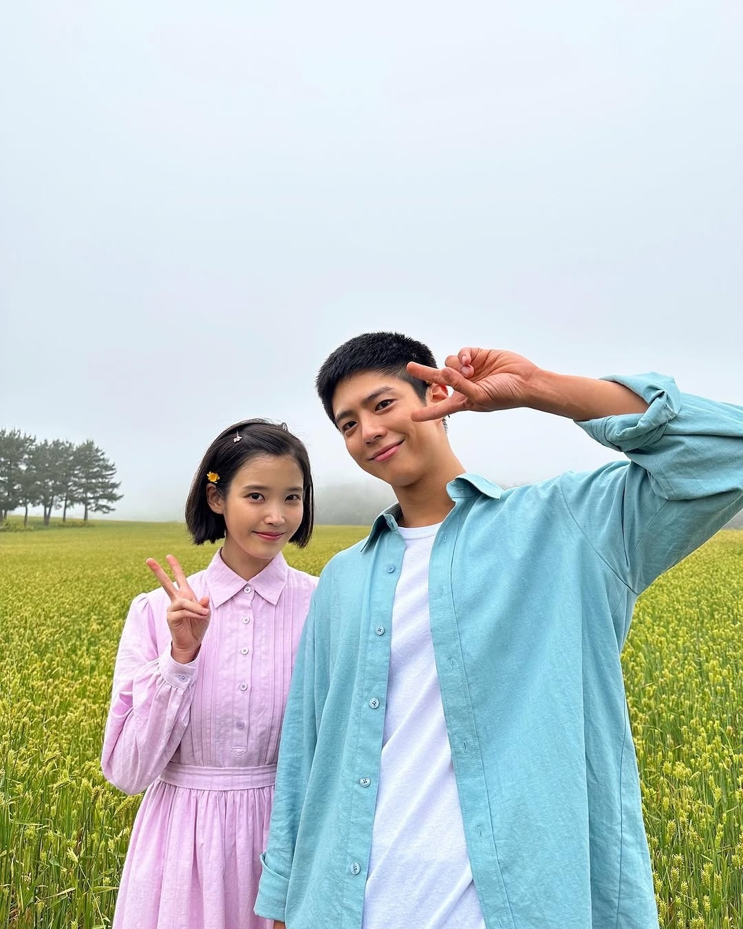 IU晒苦尽柑来遇见你片场照 IU晒《苦尽柑来遇见你》片场照，这几个人就这样悄无声