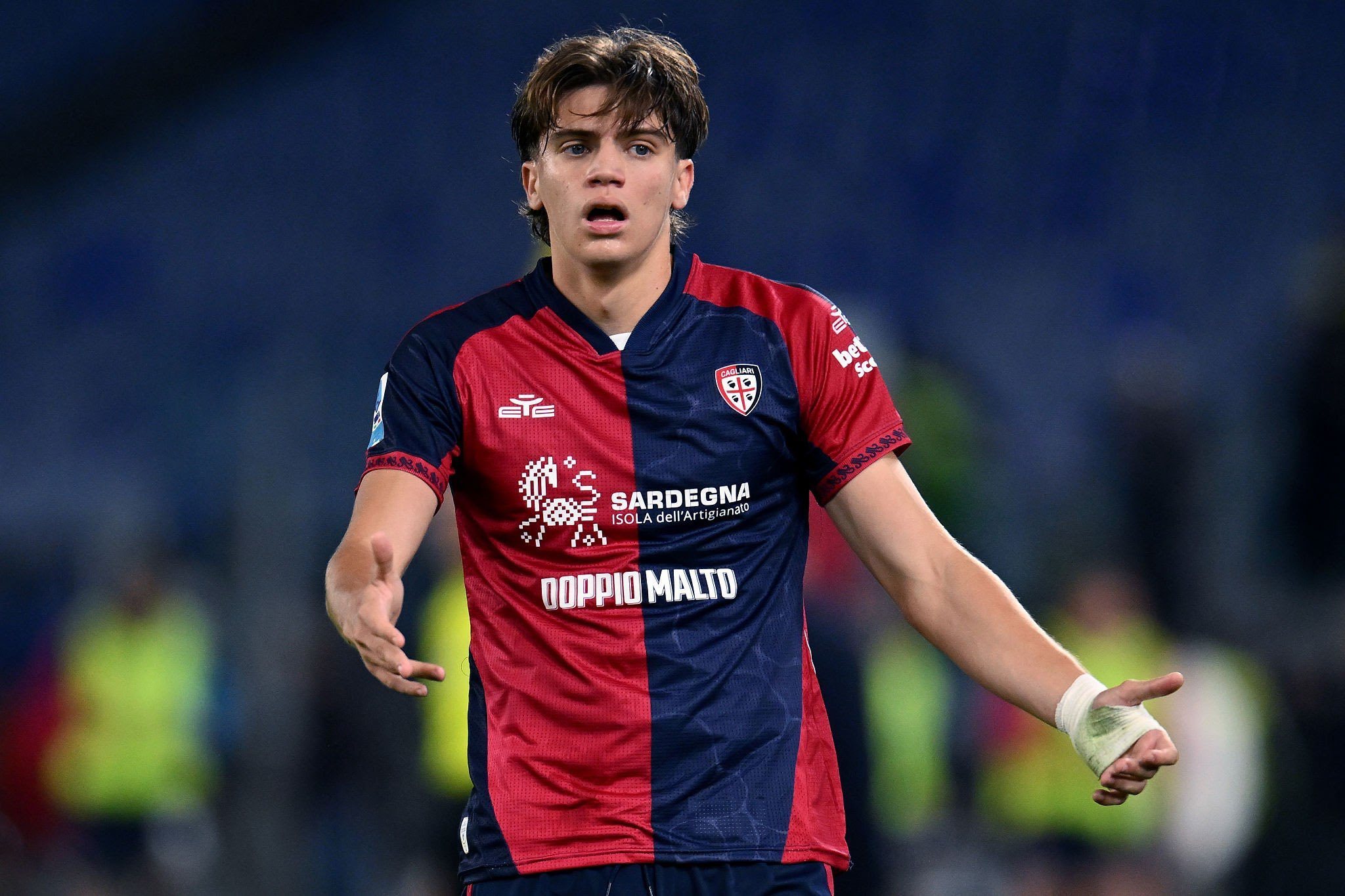 记者：两周前，巴塞罗那球探考察了马尔科·帕莱斯特拉。他是一名21岁的右后卫。 至