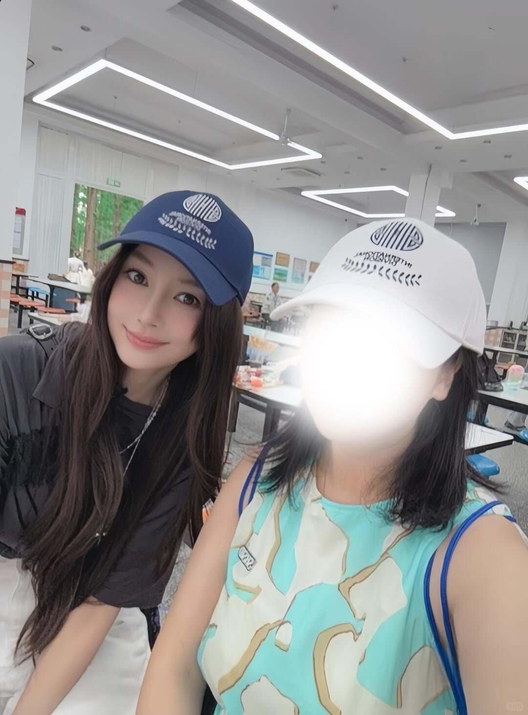 angelababy去参加小海绵学校的活动了假如我和同学说baby是我妈妈的话…