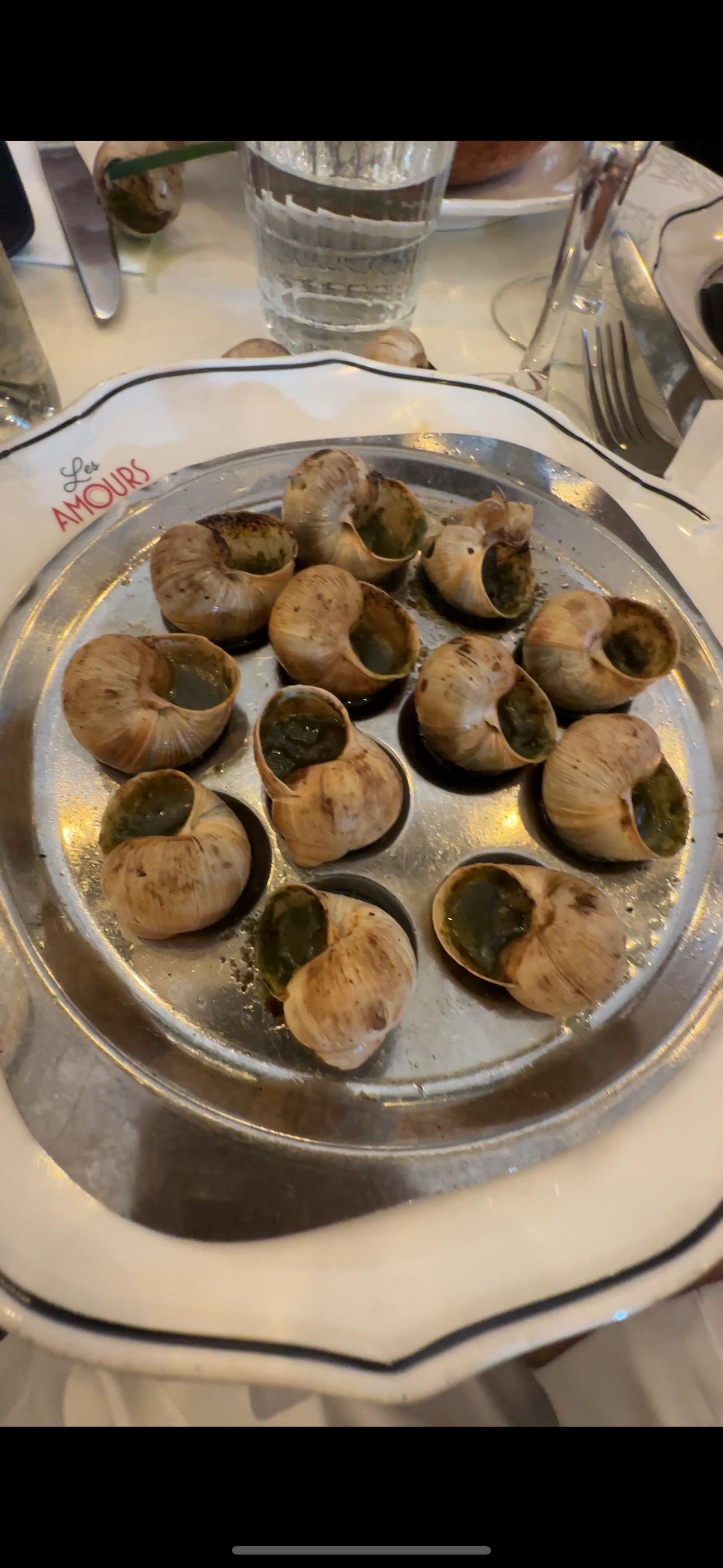 巴黎美食 家人们吃，法式蜗牛 法国·巴黎