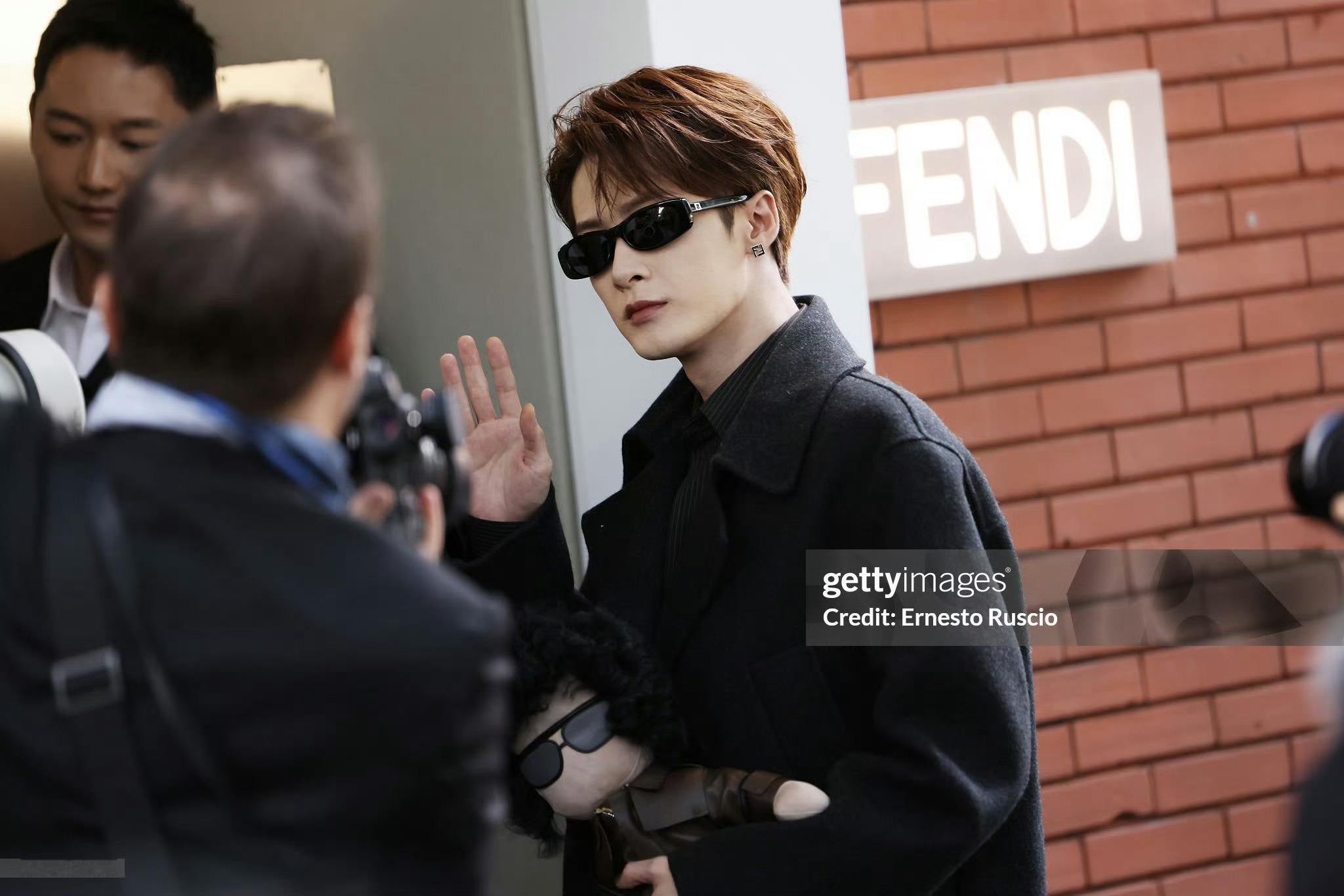 米兰时装周Fendi大秀G社镜头下的檀健次 📷 依旧帅气 ！ ​​​