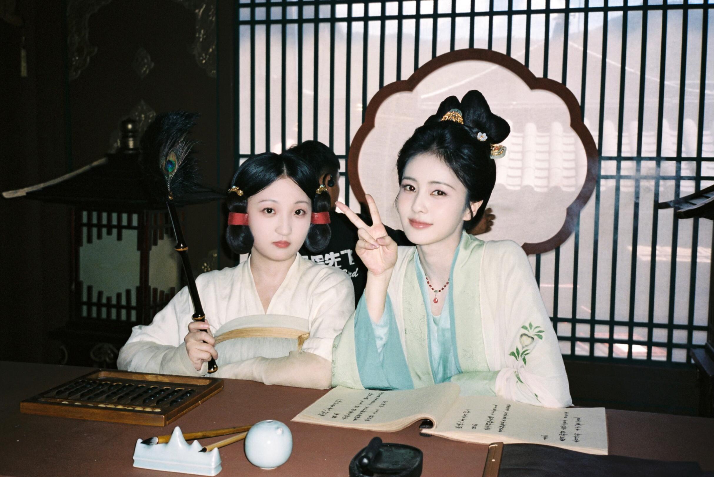 白鹿🍐白鹿叶璃 【图片】26.06.13@ 肖曼（青玉版） XHS更新白鹿相关
