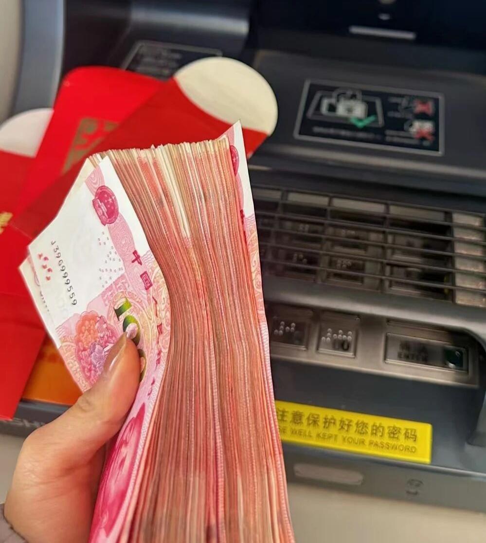 钱，要在自己手里才踏实我今年38了，经历过失业，背叛，离婚，在最难的时候我饭都吃