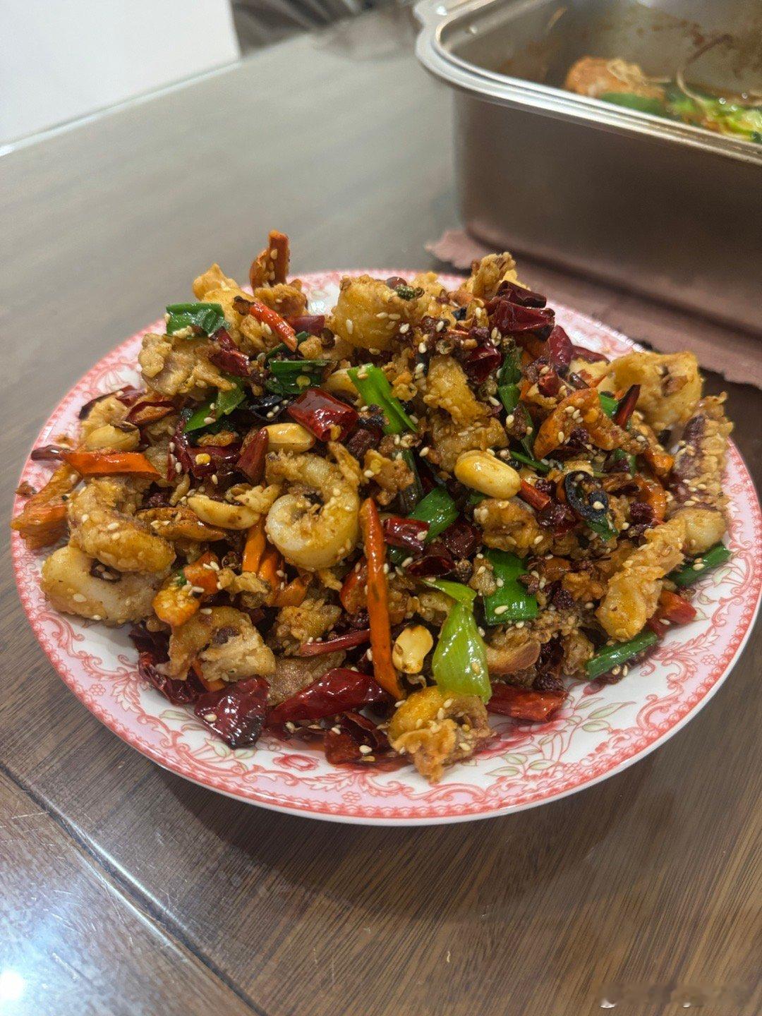 要是能一直跟食物和游戏过一辈子 那简直太太太幸福了（再分享一下我妈妈做的鱿鱼 好