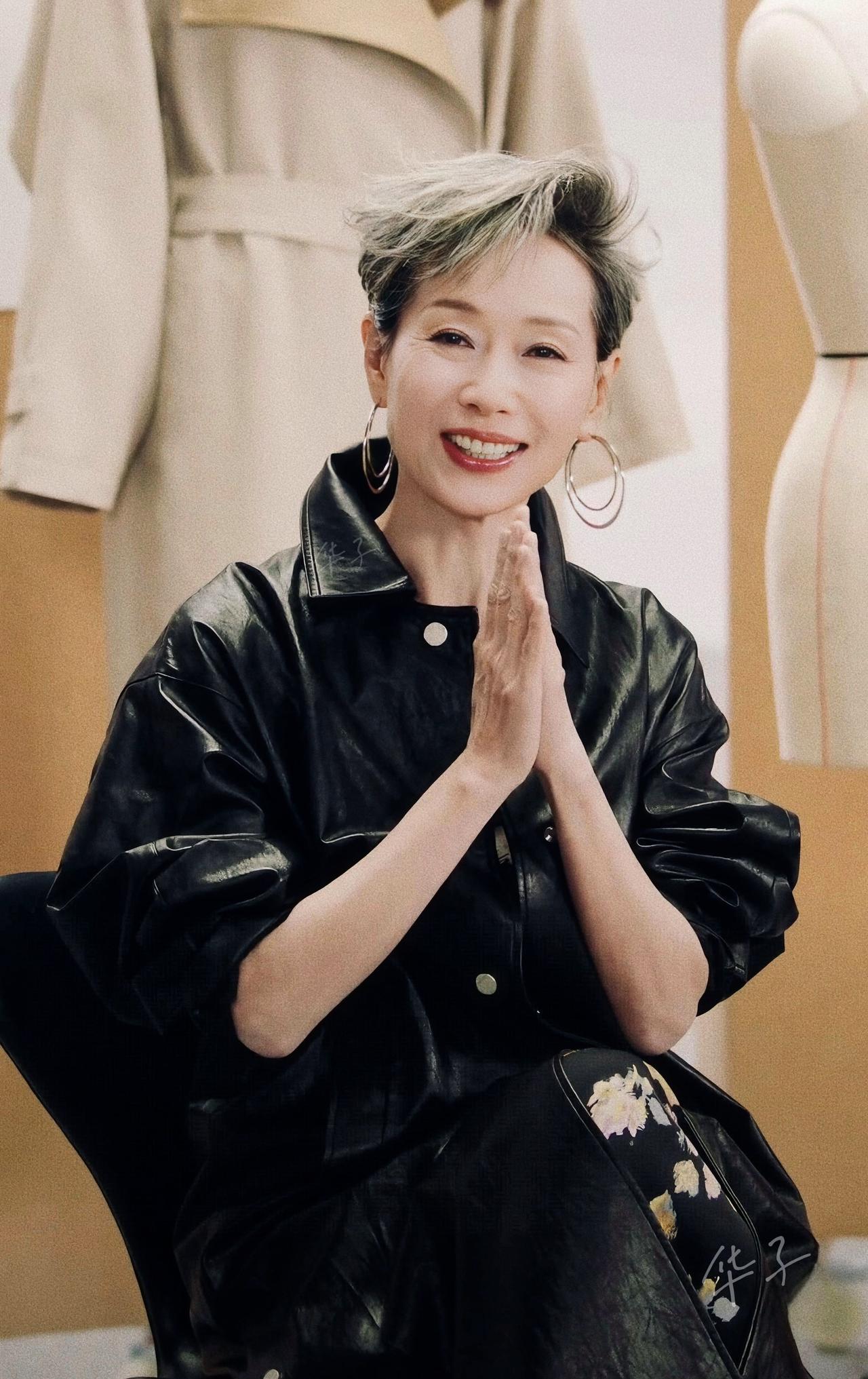 叶童拒帮落魄兄长：哪是冷漠，是原生家庭的疤在疼！

“血浓于水”这句老话，在叶童