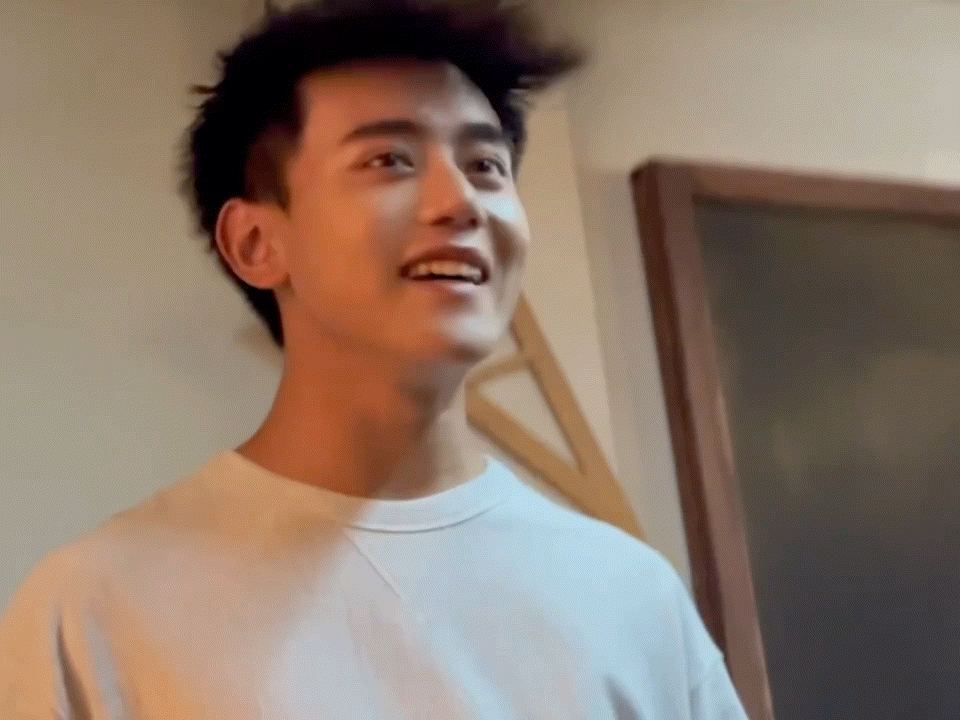 刘骏拍出了灿如繁星高中班的生机刘骏拍出了灿如繁星青春感以镜头当作笔墨，刘骏描绘出