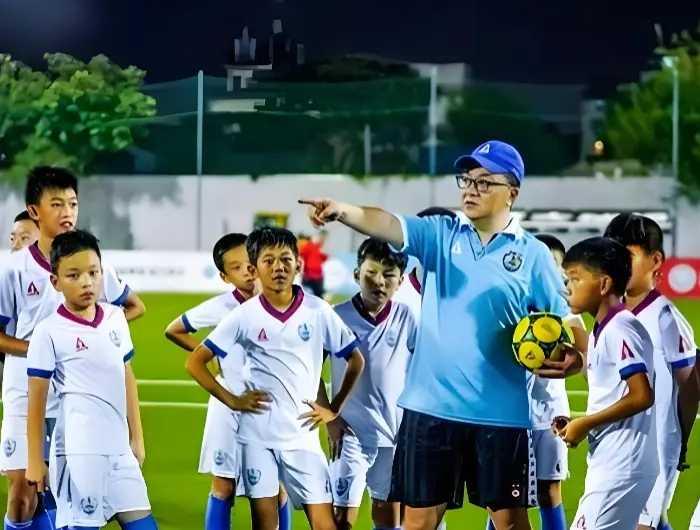 董路约战孙继海，能不能成赛？
因为这是一场马戏团班子挑战正规青训，孙继海要向上级