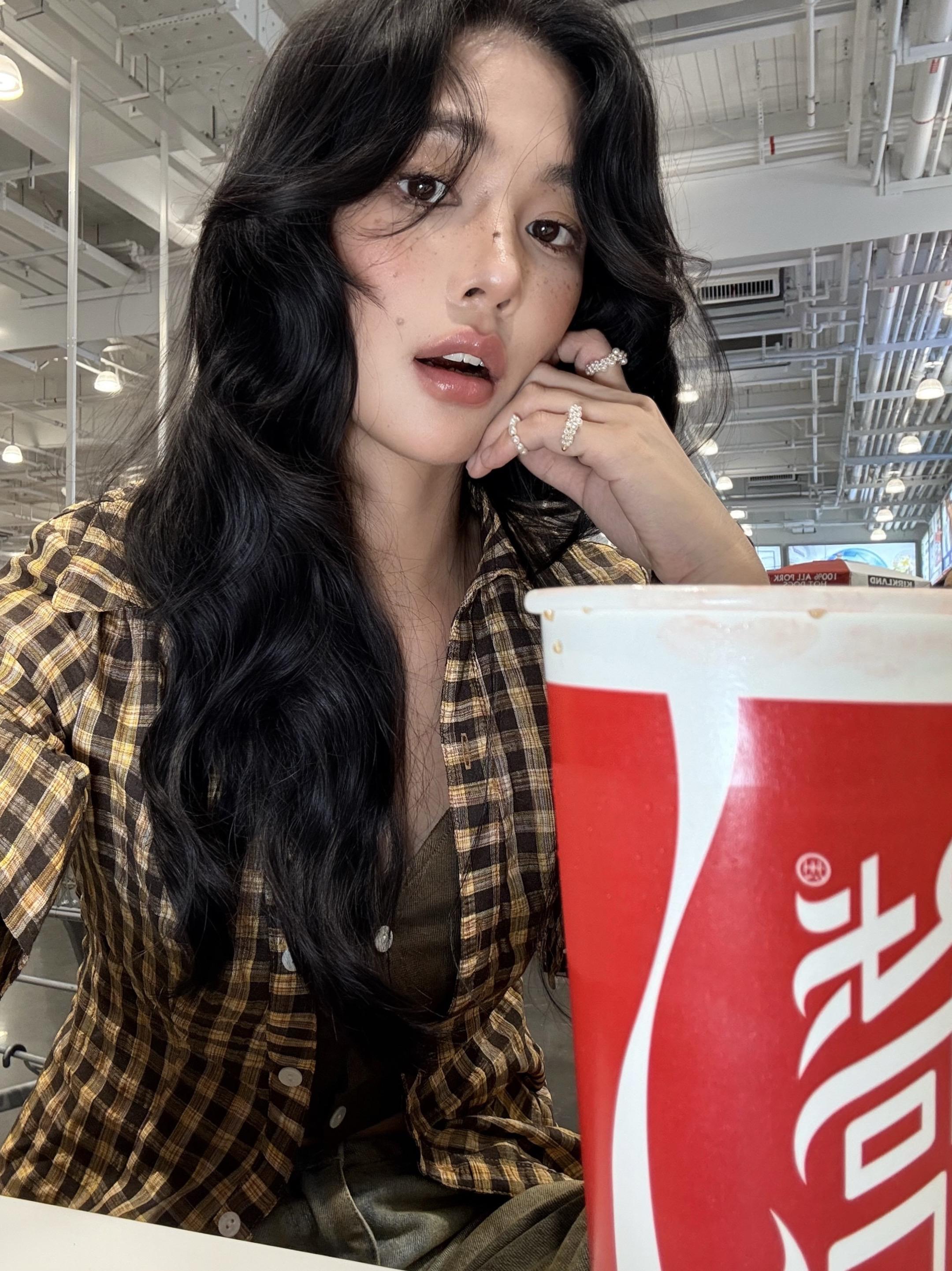 <𝙇𝙞𝙫𝙚> 要来一杯可乐吗