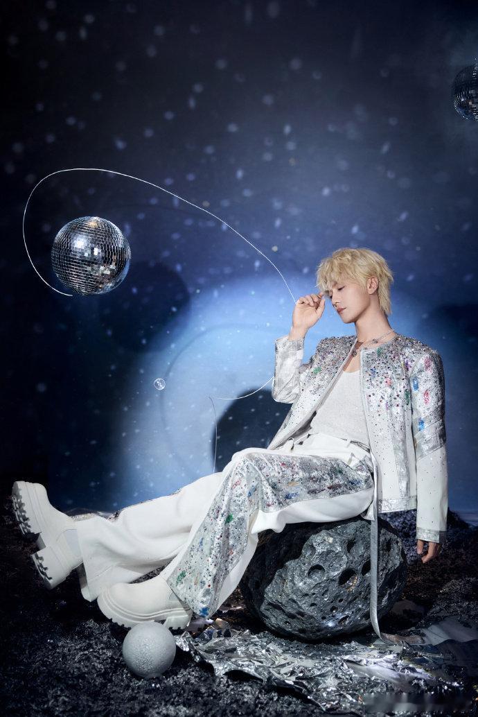 民政局开到了陆虎演唱会不愧是大家的爱情保安！陆虎用最真诚的态度，为粉丝送上新婚祝