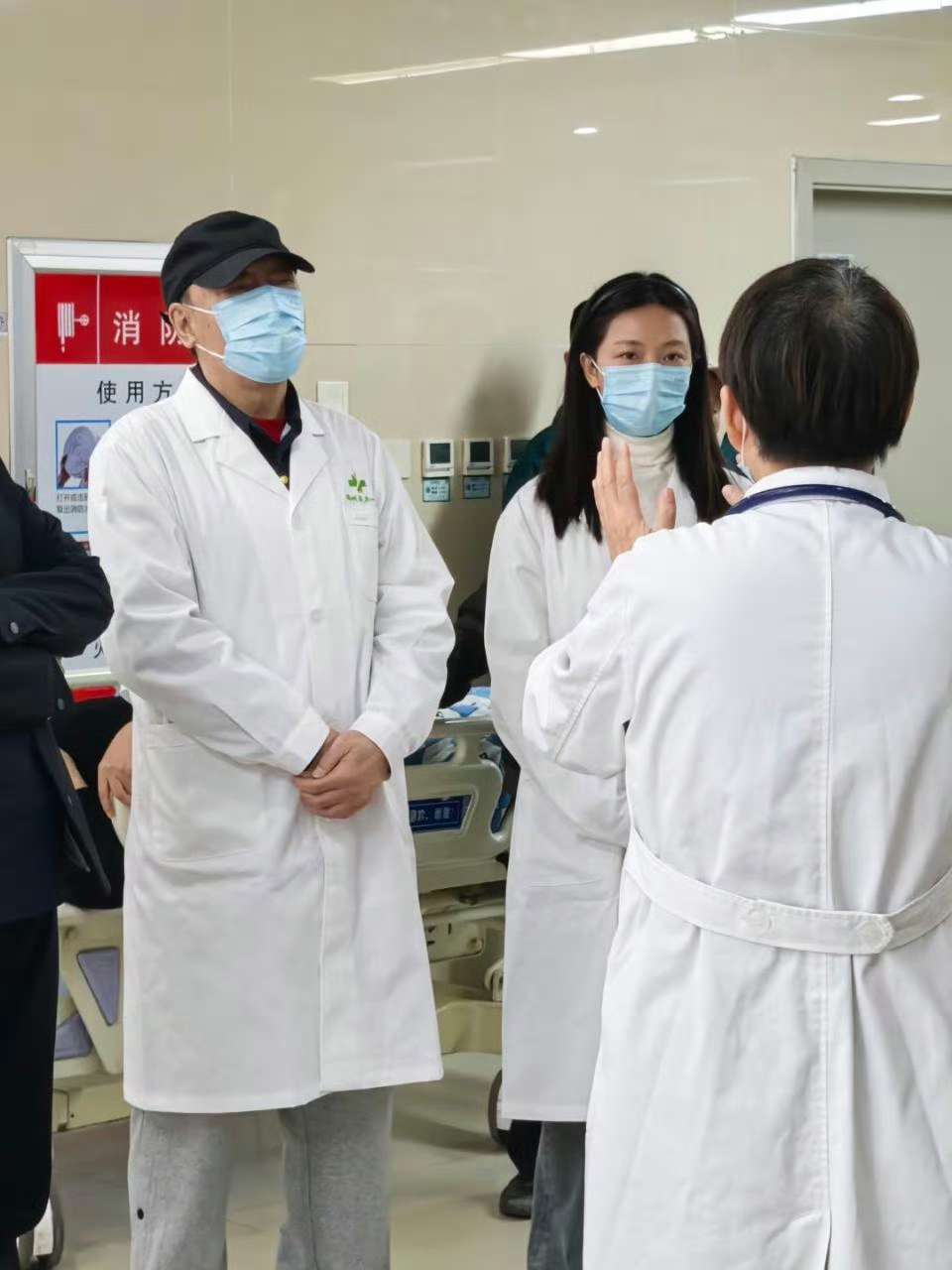 小城良方阵容：倪大红，还一个疑似王彦霖[流鼻血] ​​​