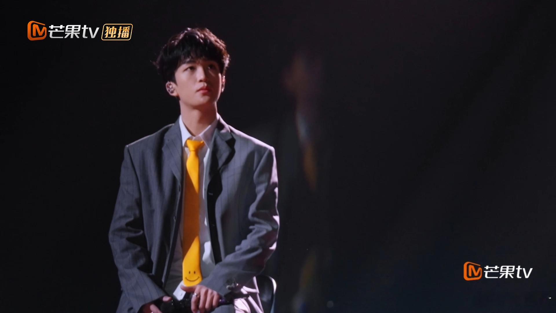 李宇春黄子弘凡唱给妈妈的歌 好暖心的一个合作舞台，从歌声里都可以感受到对妈妈的爱