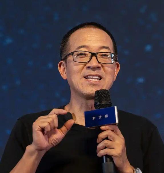 俞敏洪说：“如果拼了命，英年早逝，和不那么拼命，活到八九十岁，看世界变化，我认为