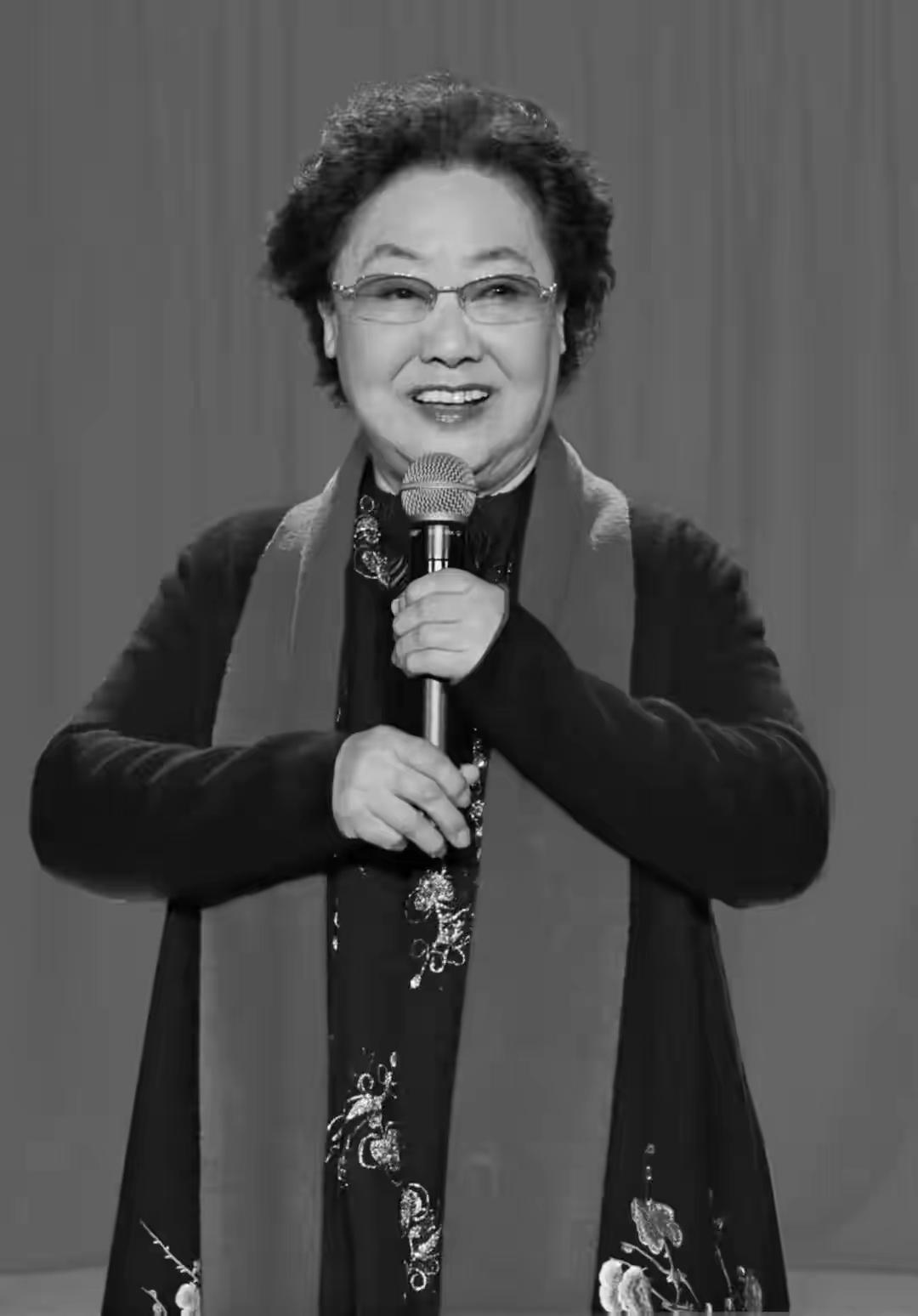 [微风]全网都在缅怀郭兰英先生，为啥咱们普通老百姓心里格外难受？
 
刷到郭兰英
