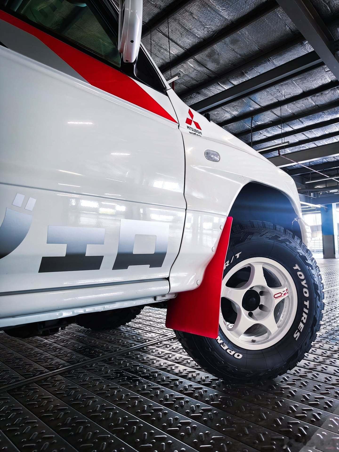 帕杰罗  MITSUBISHI PAJERO MitsubishiPAJEROm