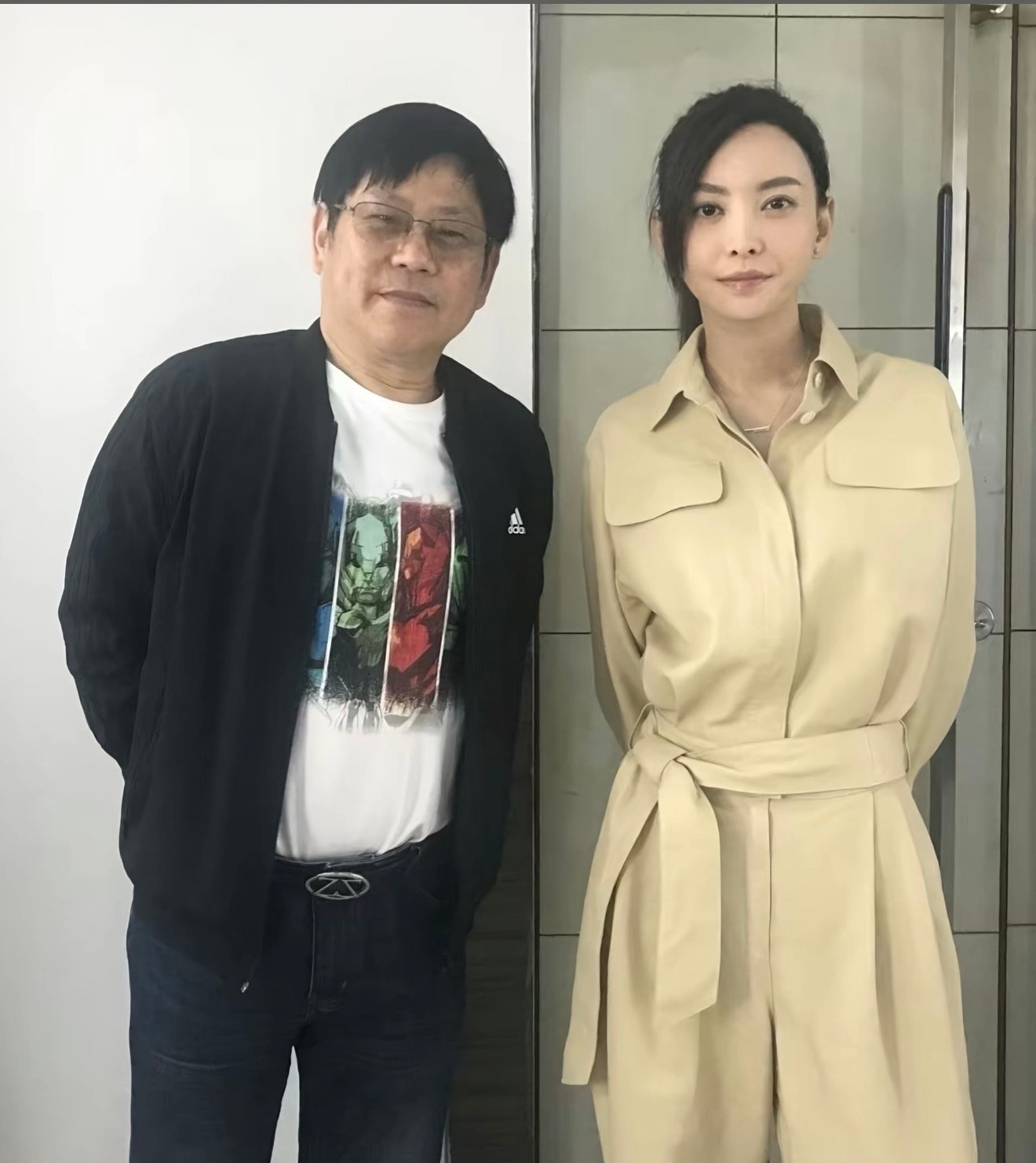 于文文边界世界巡回演唱会 合照分享还有张更古早的诶来源：快乐琪哥 