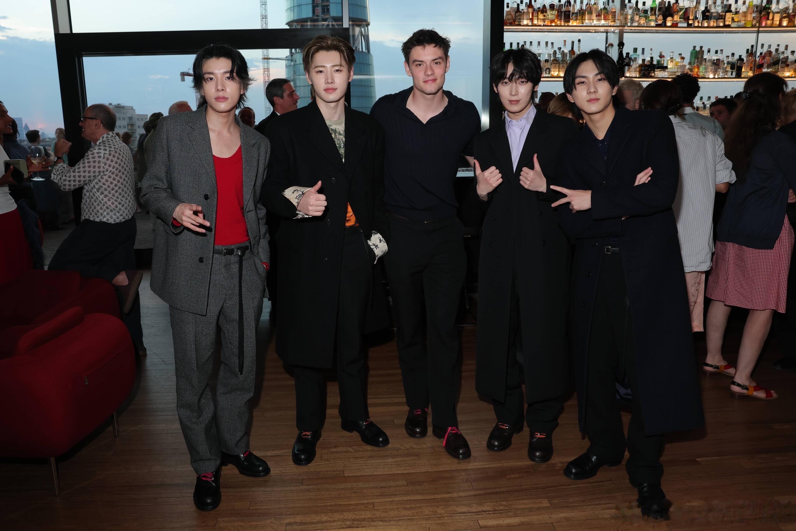 Prada 2027 春夏男装秀后晚宴合照~男装周巴黎男装周