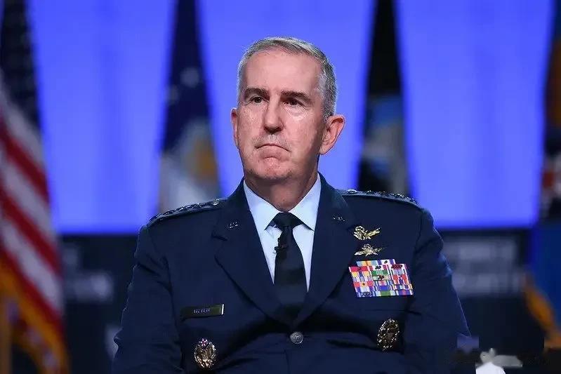 美前参联会副主席、空军四星上将约翰·海顿对外表示，如果美国想要世界重新回到以前有