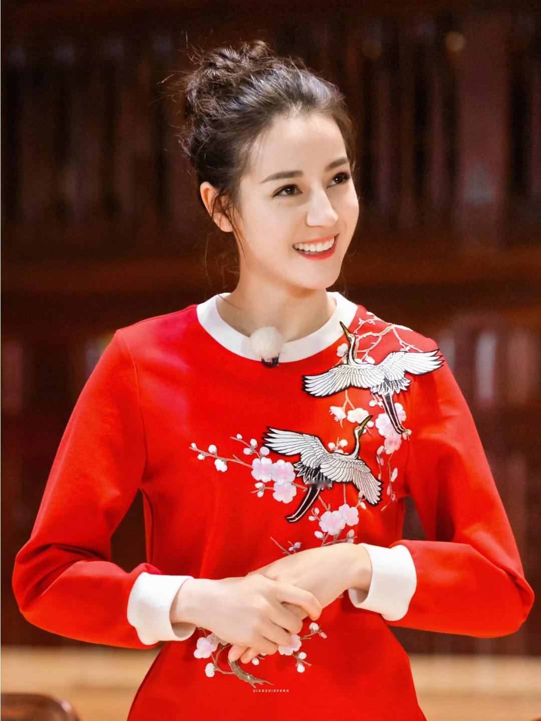 乔晶晶 “因为作为演员，然后站在大家的视线前能被大家认识，所以我也收到过很多的花