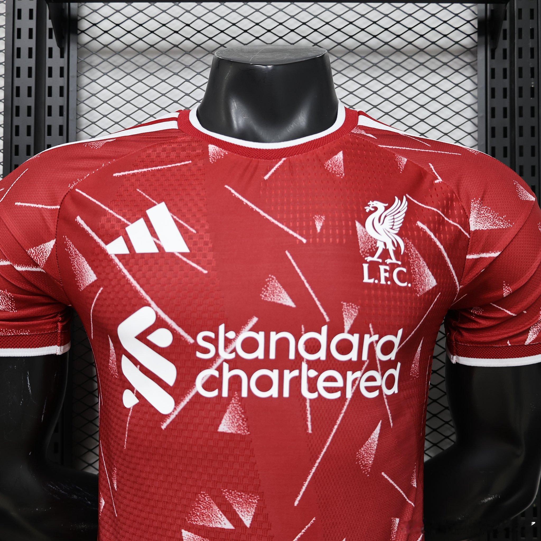 26-27赛季的球衣细节图利物浦