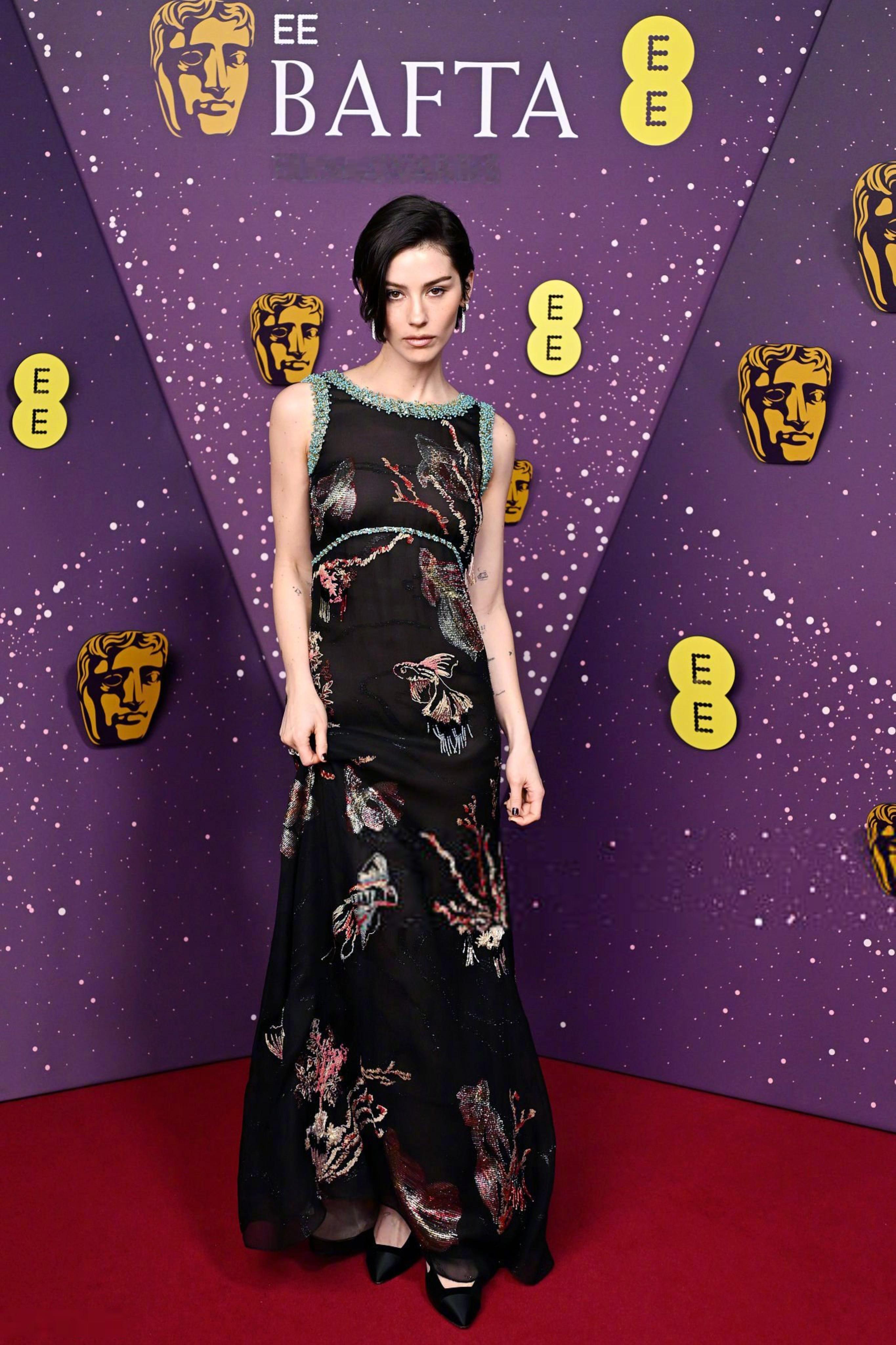 Gracie Abrams “瓜西” 英国电影学院奖红毯，身穿CHANEL 20