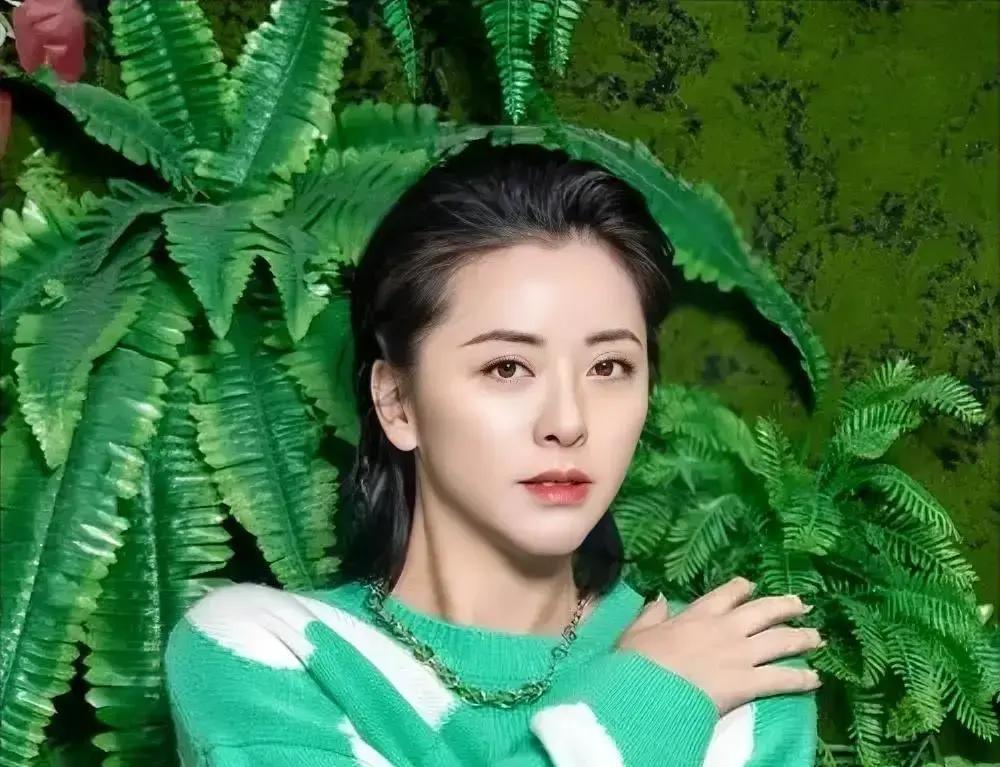 追剧最怕啥？网红角色尬到抠脚！
 
结果《时差一万公里》里黄小蕾一出场，弹幕直接