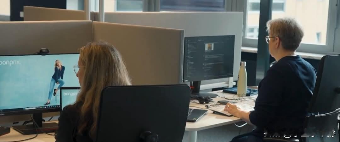 白领女性在职场上，经常会遇到各种职业生涯的关键瓶颈，其中就包括生育和更年期。
 