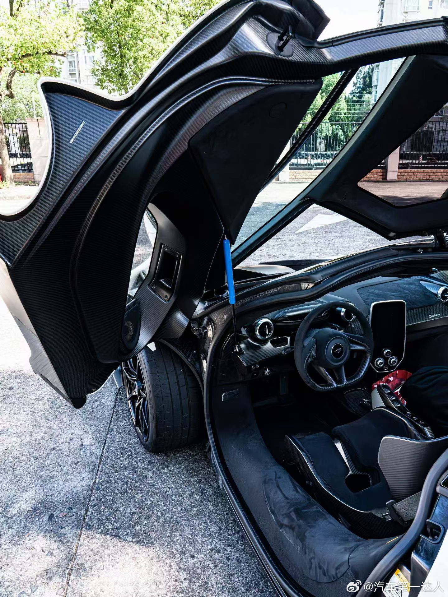 真正的巅峰，从不是迎合世俗，而是以极致定义传奇。这台2025年7月上牌的迈凯伦塞