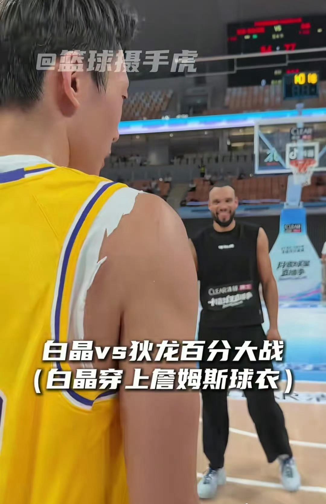 哈哈哈哈哈哈哈龙哥这表情绝了[呆无辜][呆无辜][呆无辜]

NBA ​​​