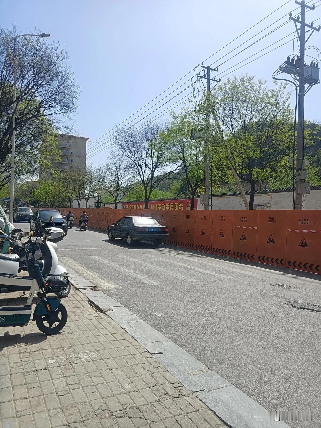 龙山路挖

挖、挖、挖……

今年挖、明年挖、后年挖……

今天挖、明天挖、后天