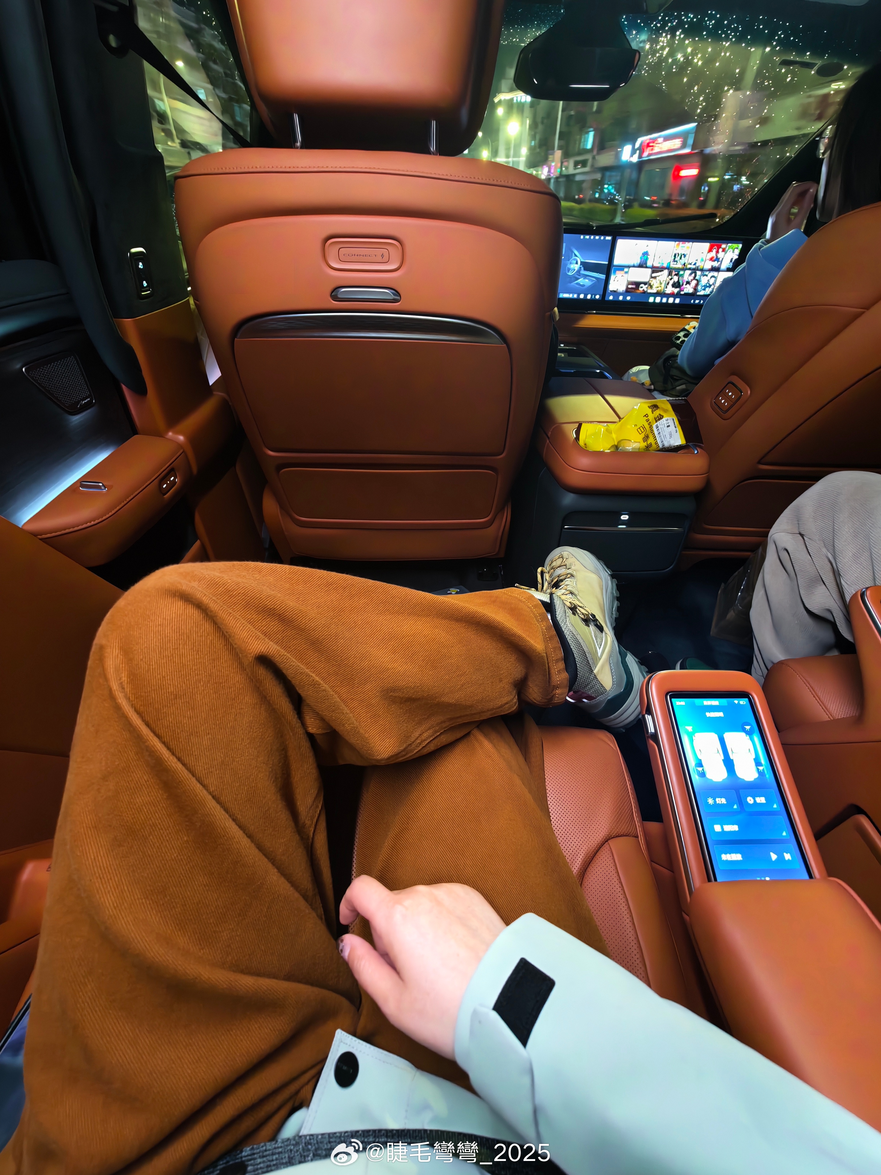 今天坐老板位，司机小沈好好开啊别克至境世家