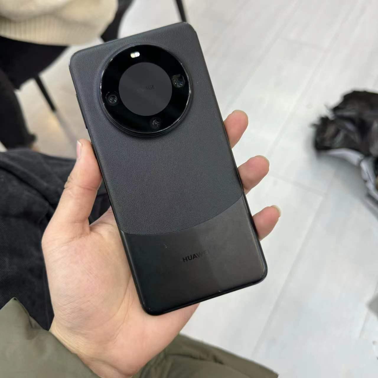 我们还是小看华为Mate60 Pro了，最新152版本的续航太牛了，亮屏8小时还