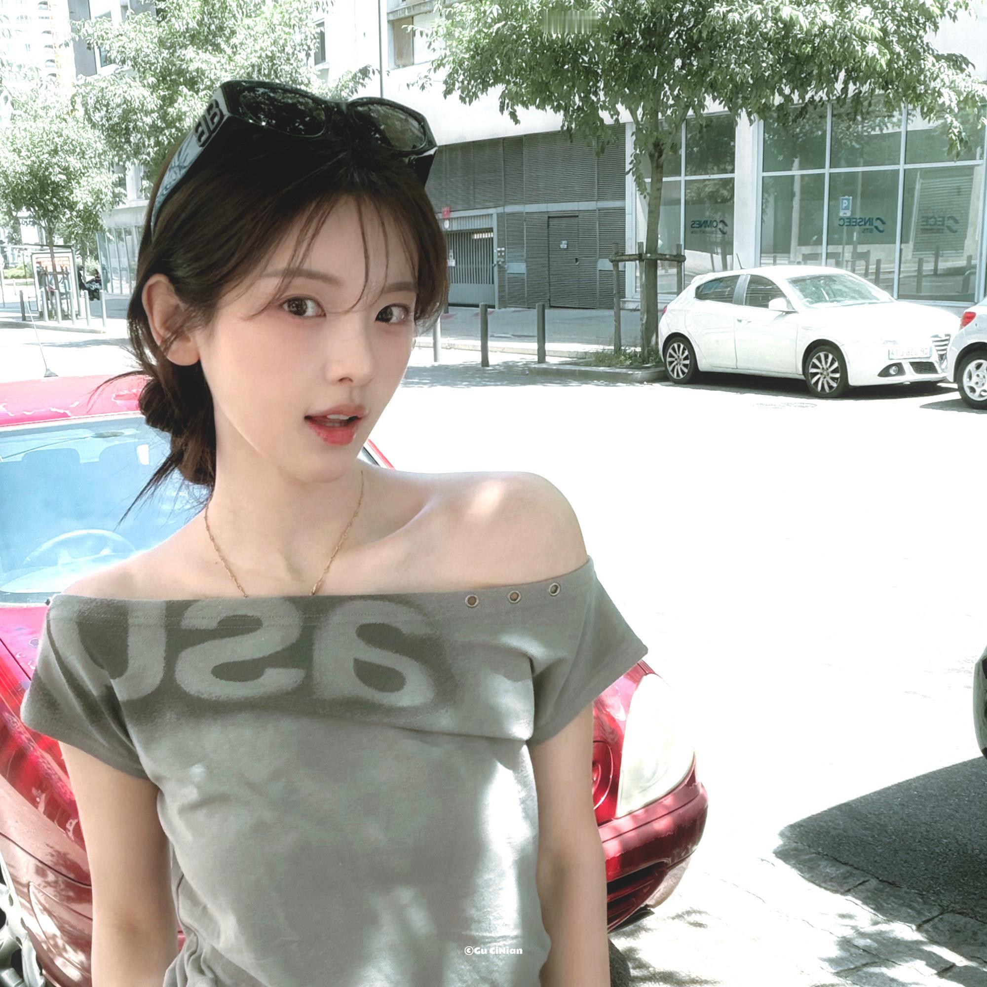 杨超越  三天三套出圈营业✌🏻 