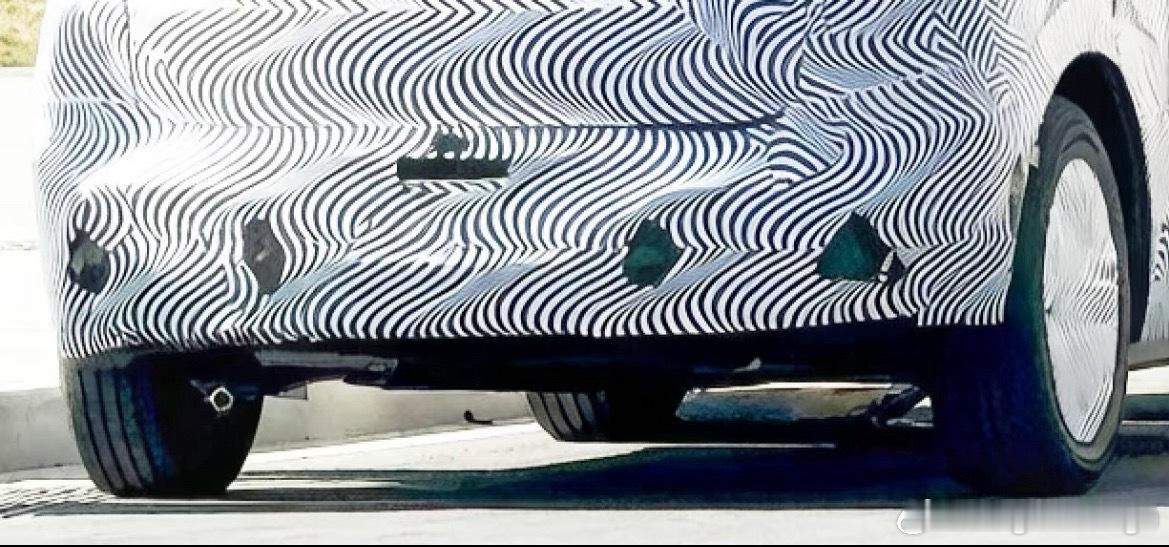 小鹏Mona L03后悬曝光是独立的哦